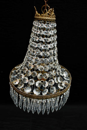 A beautiful crystal 1940's crystal pendant light, it is made of brass.
